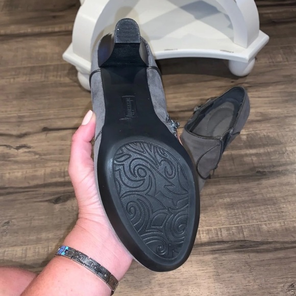 Sole Sensibility booties - Picture 5 of 6